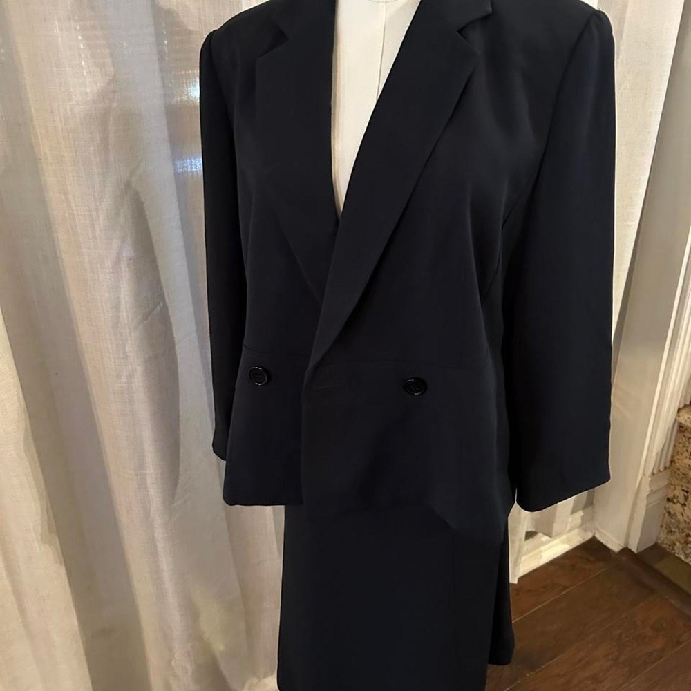 Bloomingdale women's skirt and blazer set
